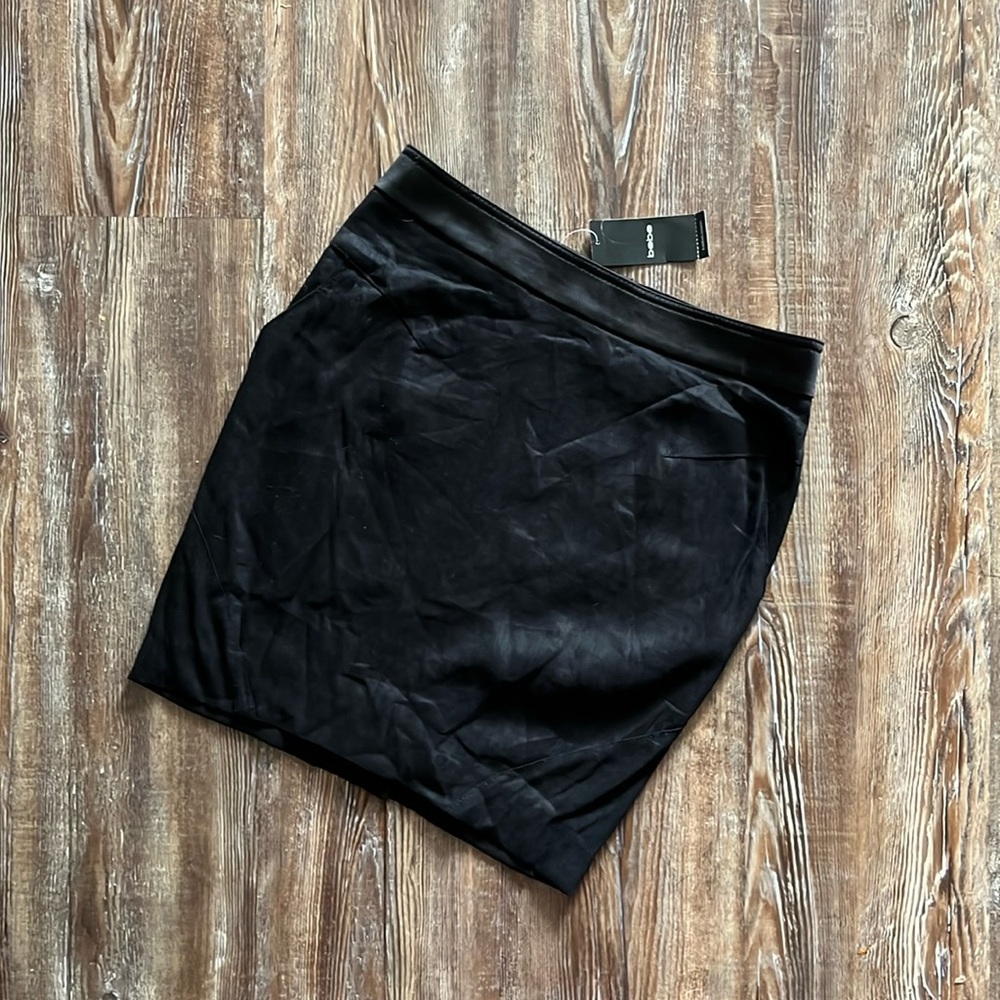 Bebe Black Office Work Mini Linen Blend Skirt With Shaped Seams